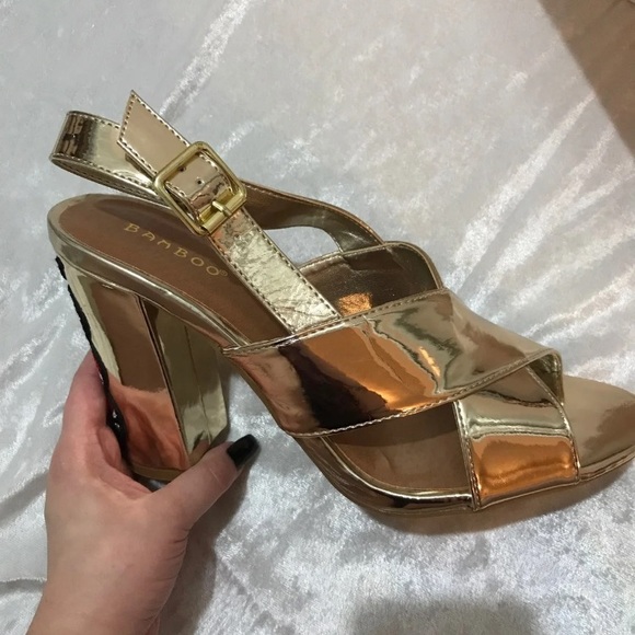 🆕gold strapped heels with snake - Picture 2 of 5